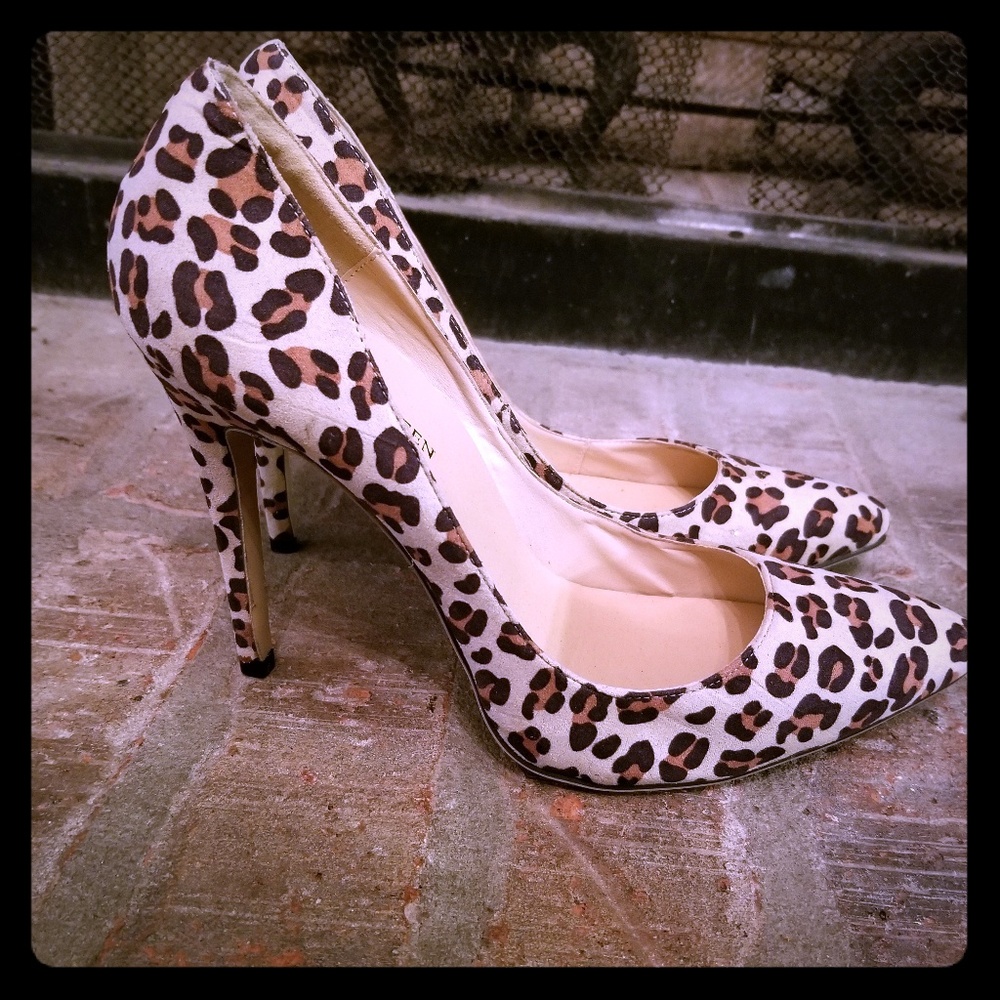 COPY - Pointed toe pumps